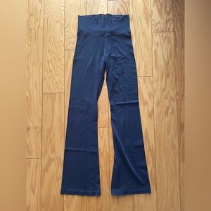 Small Hardtail yoga pants, mild flare at the bottom, worn in, blue/grey